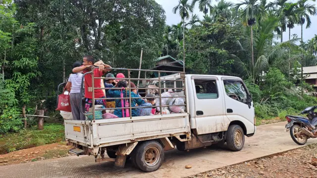 ထောင်နဲ့ချီတဲ့ စစ်ရှောင်တွေ အတွက် ရိက္ခာ တစ်ပတ်စာခန့်သာရှိ