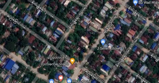 ၁၅ ရပ်ကွက် အုပ်ချုပ်ရေးမှူးဟာ ငွေတောင်ကြီး လက်ဖက်ရည်ဆိုင် အနီးမှာ ပစ်ခတ်ခံခဲ့ရတာဖြစ်ပါတယ်။