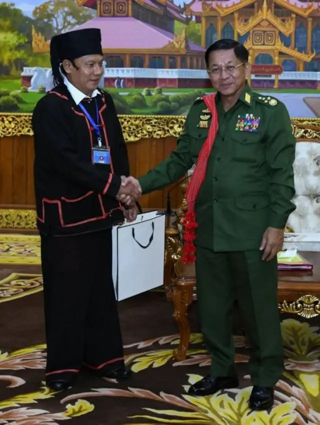 လားဟူးဒီမိုကရက်တစ်အစည်းအရုံး ကိုယ်စားလှယ်အဖွဲ့နဲ့ စစ်ကောင်စီဥက္ကဋ္ဌတွေ့