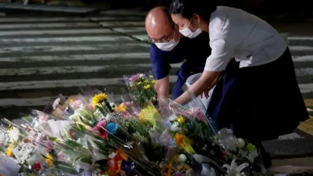 Mourners pay dia respects for Shinzo Abe