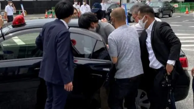 Di moment di suspect dey detained by police
