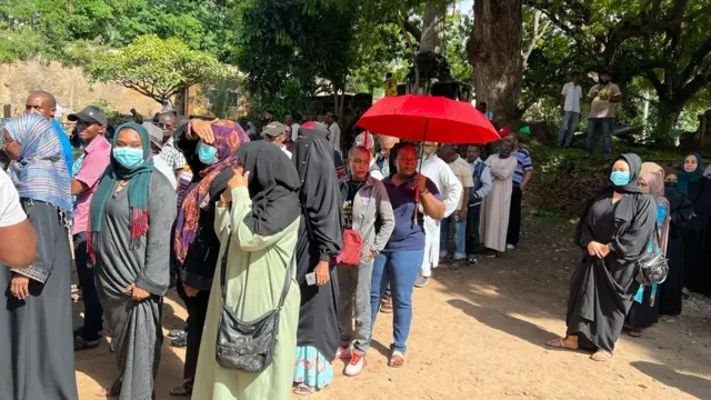 Doorashada Kenya- waxaa hadda socota tirinta codadka