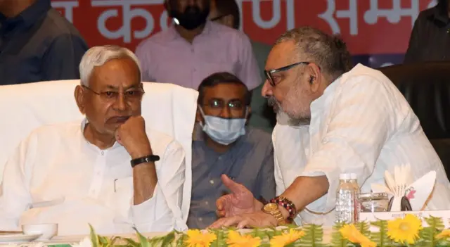नीतीश कुमार और गिरिराज सिंह