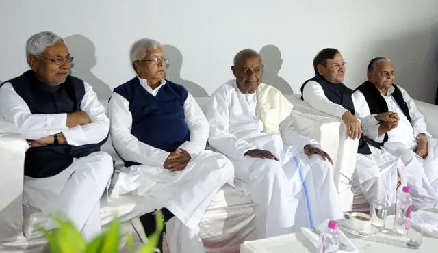 नीतीश कुमार, लालू यादव, देवेगौड़ा, शरद यादव और मुलायम सिंह यादव
