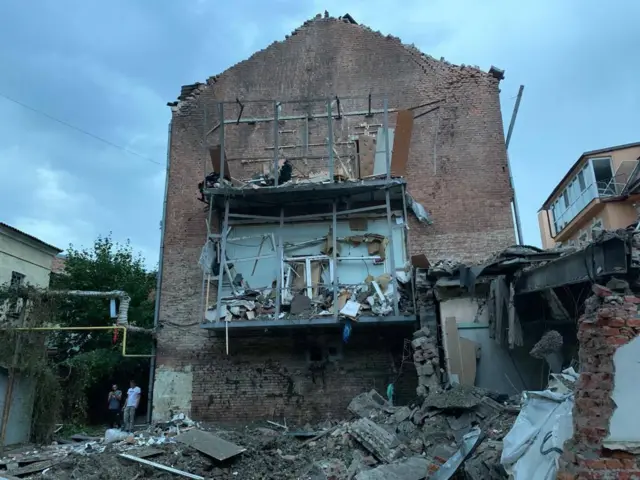 Последствия взрыва в Киевском районе Харькова в четверг