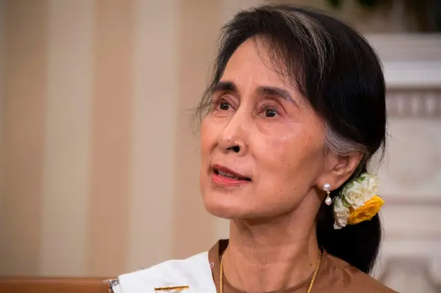 ဒေါ်အောင်ဆန်းစုကြည်ရင်ဆိုင်နေရတဲ့ အဂတိအမှု ၄မှု ကို ဒီနေ့ အမိန့်ချဖို့ရှိ
