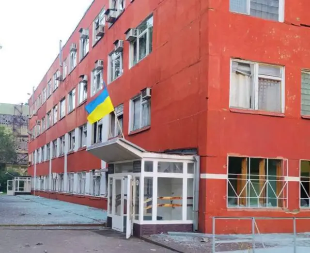 Здание после обстрела