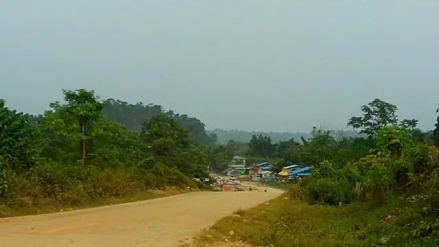 လီဒိုလမ်းမကြီးပေါ်က ရှဒူဇွတ်ရွာ