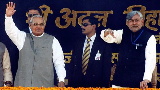 अटल बिहारी वाजपेयी और नीतीश कुमार (फ़ाइल फोटो)