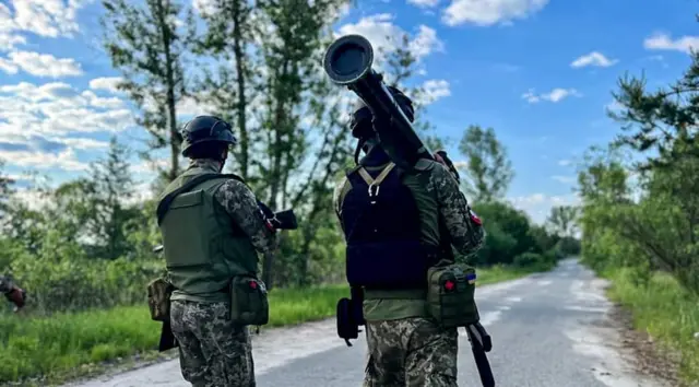 військові