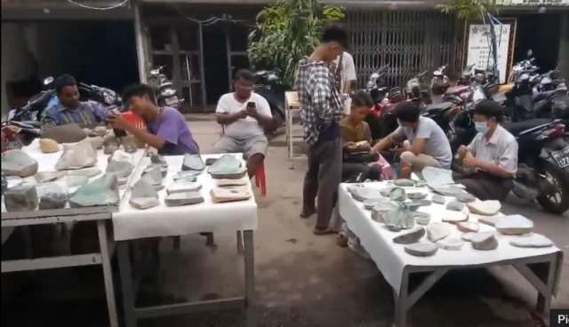 ကျောက်ဝိုင်း ဖမ်းဆီးခံရ၊ ထောင်ဒဏ်တစ်နှစ်ခွဲ အမိန့်ချခံရ၊