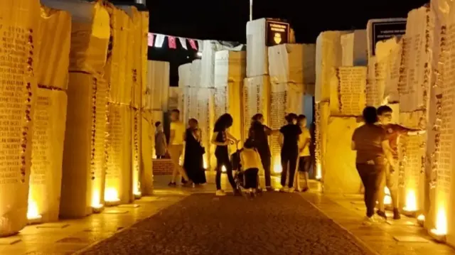 yalovadaki deprem anıtı