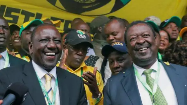 Musalia Mudavadi (Kulia) alifanya kampeni pamoja na William Ruto