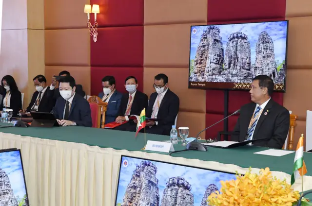 အာဆီယံ အဆင့်မြင့်အရာရှိကြီးများအစည်းအဝေးကို မြန်မာသံအမတ်တက်ရောက်
