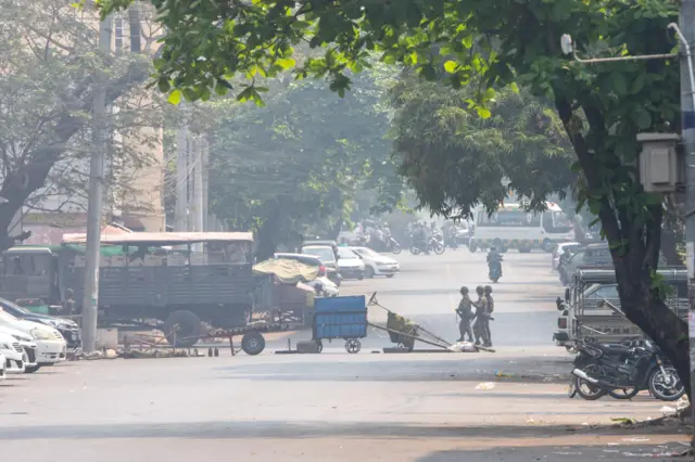 မန္တလေးမှာ စစ်ကောင်စီဆန့်ကျင်ရေး မြို့ပြပြောက်ကျား လူငယ် ၁၀ ‌ဦးထက်မနည်း ဖမ်းဆီးခံရ