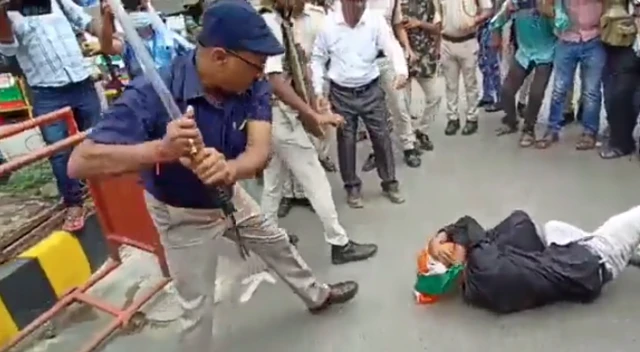 लाठीचार्ज