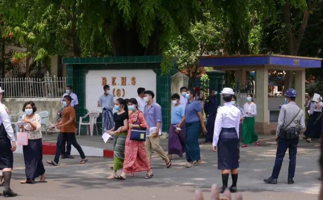 တက္ကသိုလ်ဝင်တန်းစာမေးပွဲ ကျရှုံးထားသူတွေနဲ့ မဖြေလိုက်သူတွေ ပြန်ဖြေဆိုခွင့် စက်တင်ဘာမှာစတင်လျှောက်ထားနိုင်ပြီလို့ စစ်ကောင်စီကြေညာ