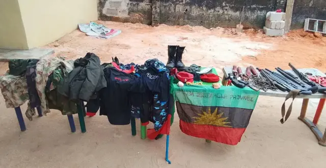 Uwe ndị agha na nke ndị uweojii nakwa ọkọlọtọ Biafra nke ndị uweojii sị na ha napụtara ndị Ipob/ESN