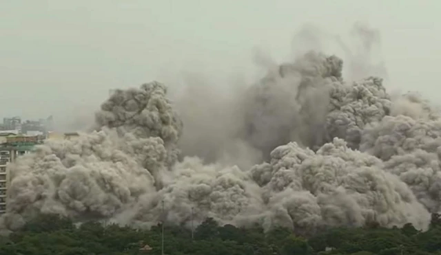 నోయిడా భవనాల కూల్చివేత