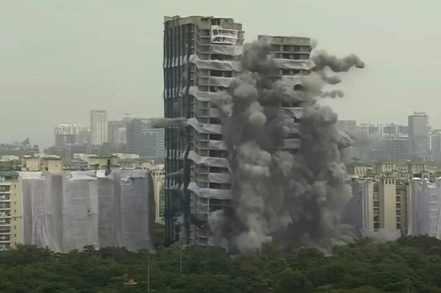 నోయిడా భవనాల కూల్చివేత