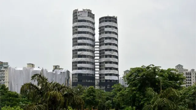 ट्विन टावर्स