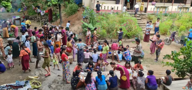လူဦးရေ ၇၀၀ ခန့်ထိ ဝါဈေးရပ်ကွက်ဘုန်းတော်ကြီးကျောင်းမှာ ခိုလှုံနေကြ