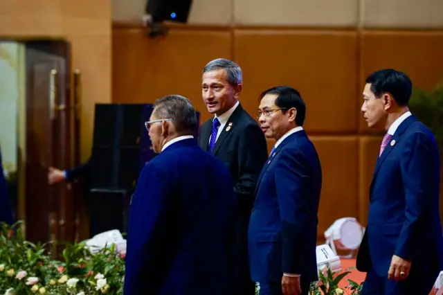 အာဆီယံနိုင်ငံခြားရေး၀န်ကြီးများအစည်းအဝေးမှာတွေ့ရတဲ့ စင်ကာပူနိုင်ငံခြားရေး၀န်ကြီး