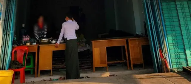 နှစ်ရက်အတွင်း ဆိုင်ခန်းပြောင်းပေးဖို့ ပြော