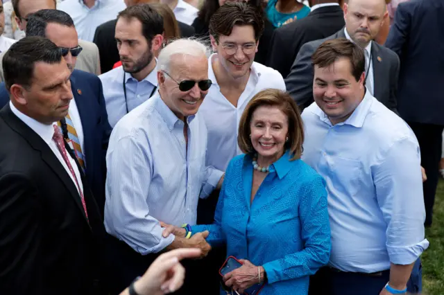 पेलोसी ओर बाइडन