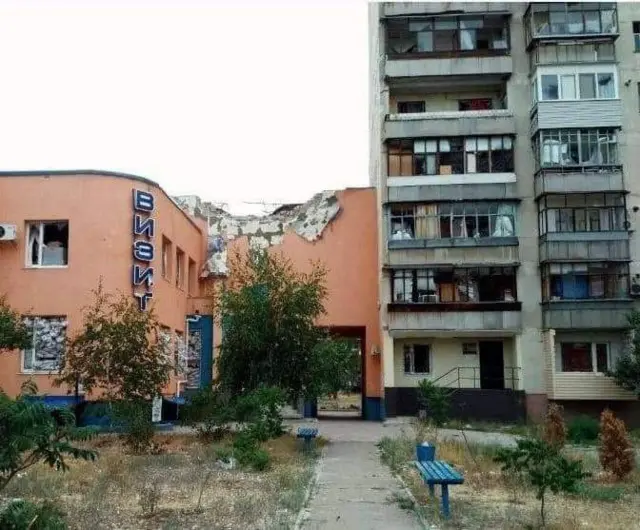 двор