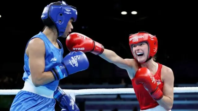 నిఖత్ జరీన్ (రెడ్ జెర్సీ)