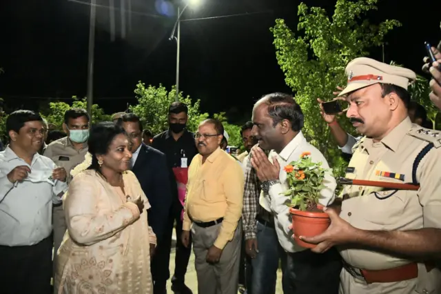 తెలంగాణ గవర్నర్ తమిళసై సౌందరరాజన్ ఆదివారం బాసర ట్రిపుల్ ఐటీని సందర్శించారు