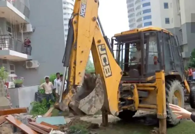 बुलडोज़र