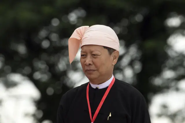 အသက် ၇၅ နှစ် အရွယ် သူရဦးအောင်ကိုဟာ နှလုံခုန်မြန်တတ်ပြီး သွေးတိုးနဲ့ ဆီးချိုရောဂါ လည်း ရှိကာ မကြာခဏ ထောင်တွင်းဆေးရုံမှာ ကုသမှုခံယူခဲ့ရ