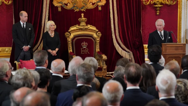 Boqor Charles III oo xilka la wareegay