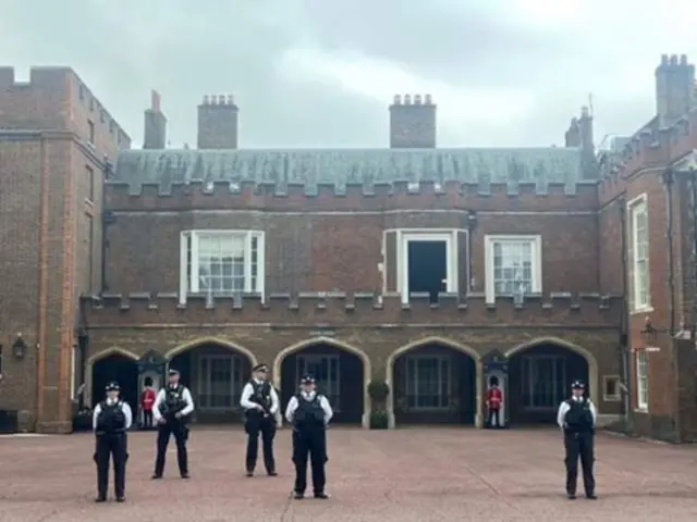 police outside St James Palace