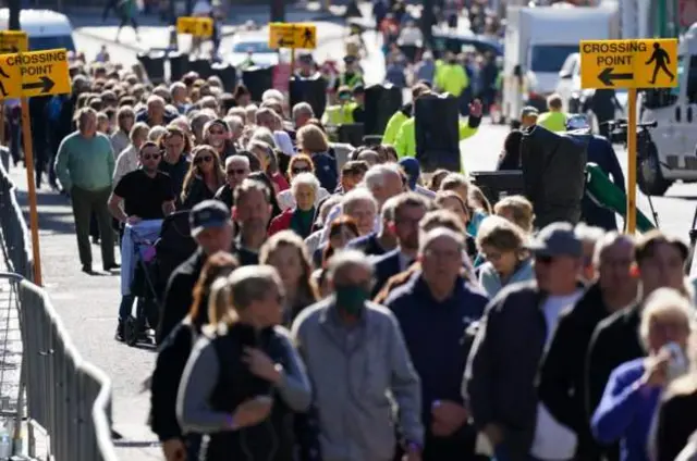 Mourners stand in long lines
