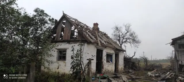 поврежденный обстрелом дом
