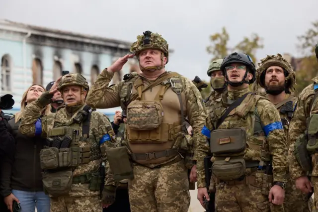 військові