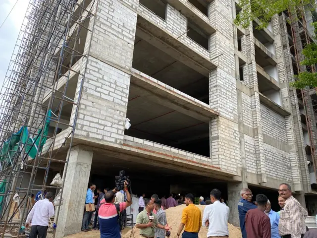 अहमदाबाद में गिरी लिफ़्ट