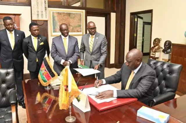 Dem swear in William Ruto as president on Tuesday