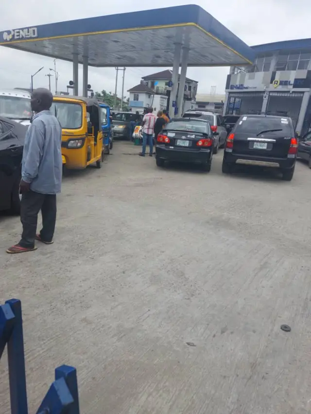 Filling stations don begin get supply to serve di public