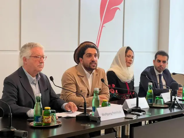 احمد مسعود در کنفرانس مطبوعاتی در وین