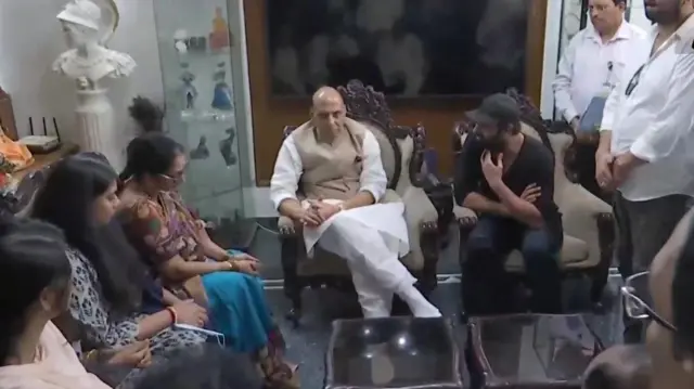 ప్రభాస్, కృష్ణంరాజు కుటుంబ సభ్యులతో రాజ్‌నాథ్ సింగ్