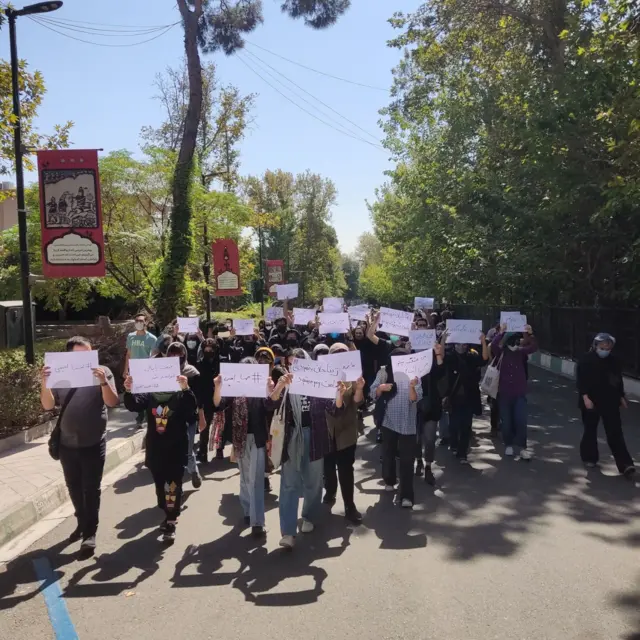 تجمع دانشجویان در اعتراض به مرگ مهسا امینی
