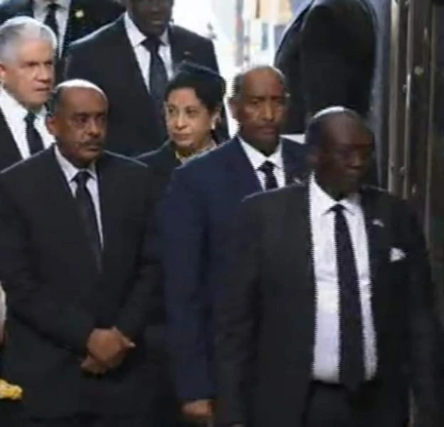 Kiongozi wa kijeshi wa Sudan Abdel Fattah al-Burhan (wa pili kushoto)