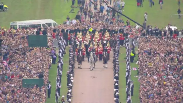 女王靈車抵達溫莎