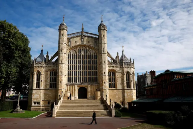 إليزابيث الثانية: انتهاء الجنازة الرسمية ودفن الملكة البريطانية الراحلة لاحقا هذا المساء بجانب زوجها بقلعة ويندسور