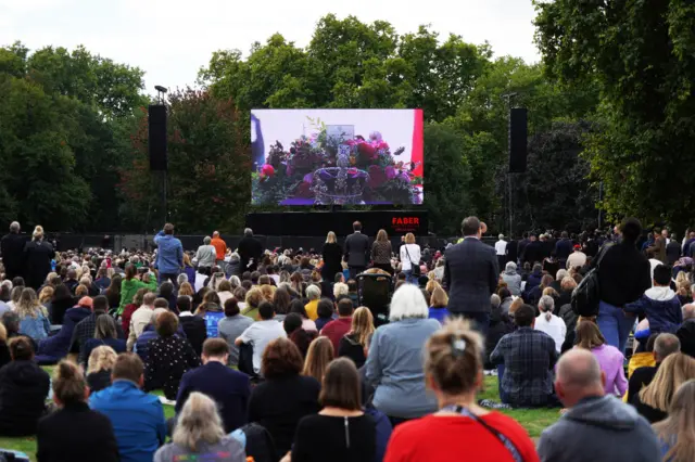 Hyde Park people queen Elizabeth