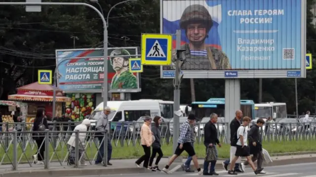 Военные плакаты в Петербурге